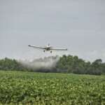 Como o agronegócio faz lobby para garantir a pulverização de agrotóxicos pelo ar