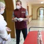 Primeiro lote da vacina COVID-19 chega a três clínicas de Moscou