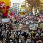 Protestos contra abusos policiais são reprimidos em Paris