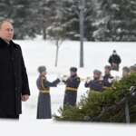 Putin homenageia vítimas do cerco de Leningrado